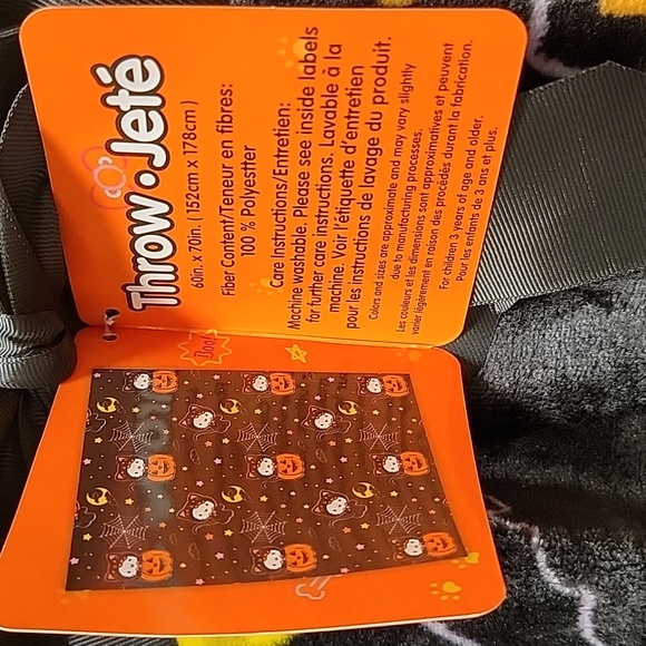 Hello Kitty Holloween Throw Blanket - Picture 2 of 6